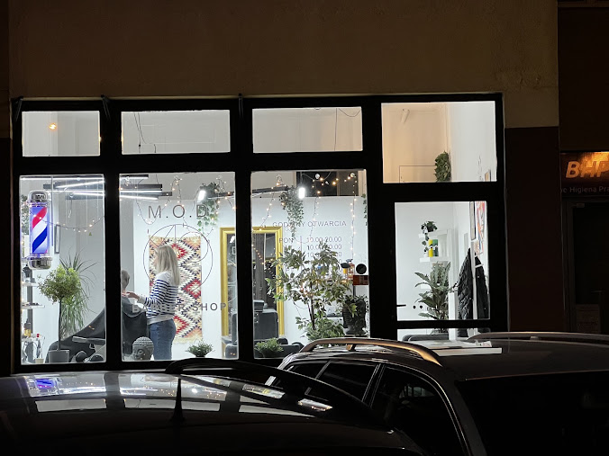 Wejście do MOD Barbershop